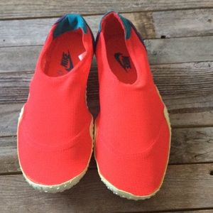 vintage nike aqua socks